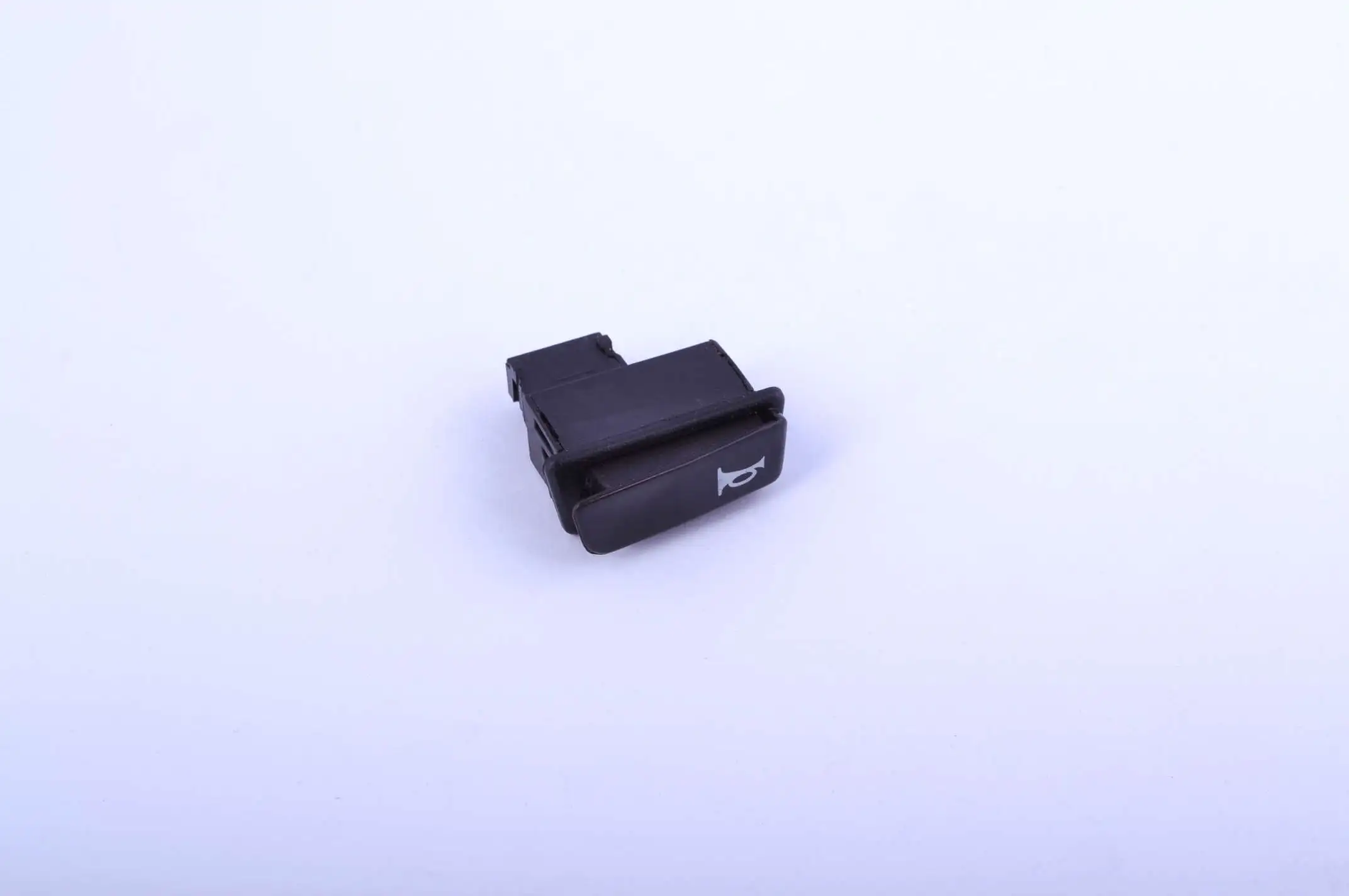 Кнопка руля (сигнал) 4T GY6 50-150 KOMATCU (mod.A)