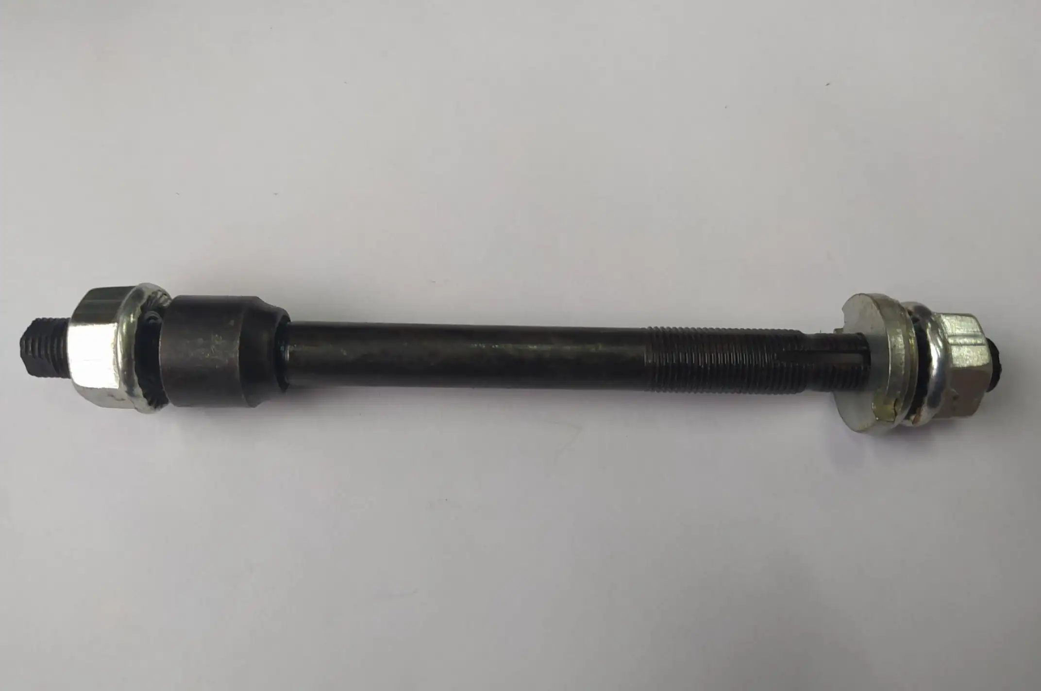 Ось колеса заднего велосипедная (L-155mm) ( черная) YKX