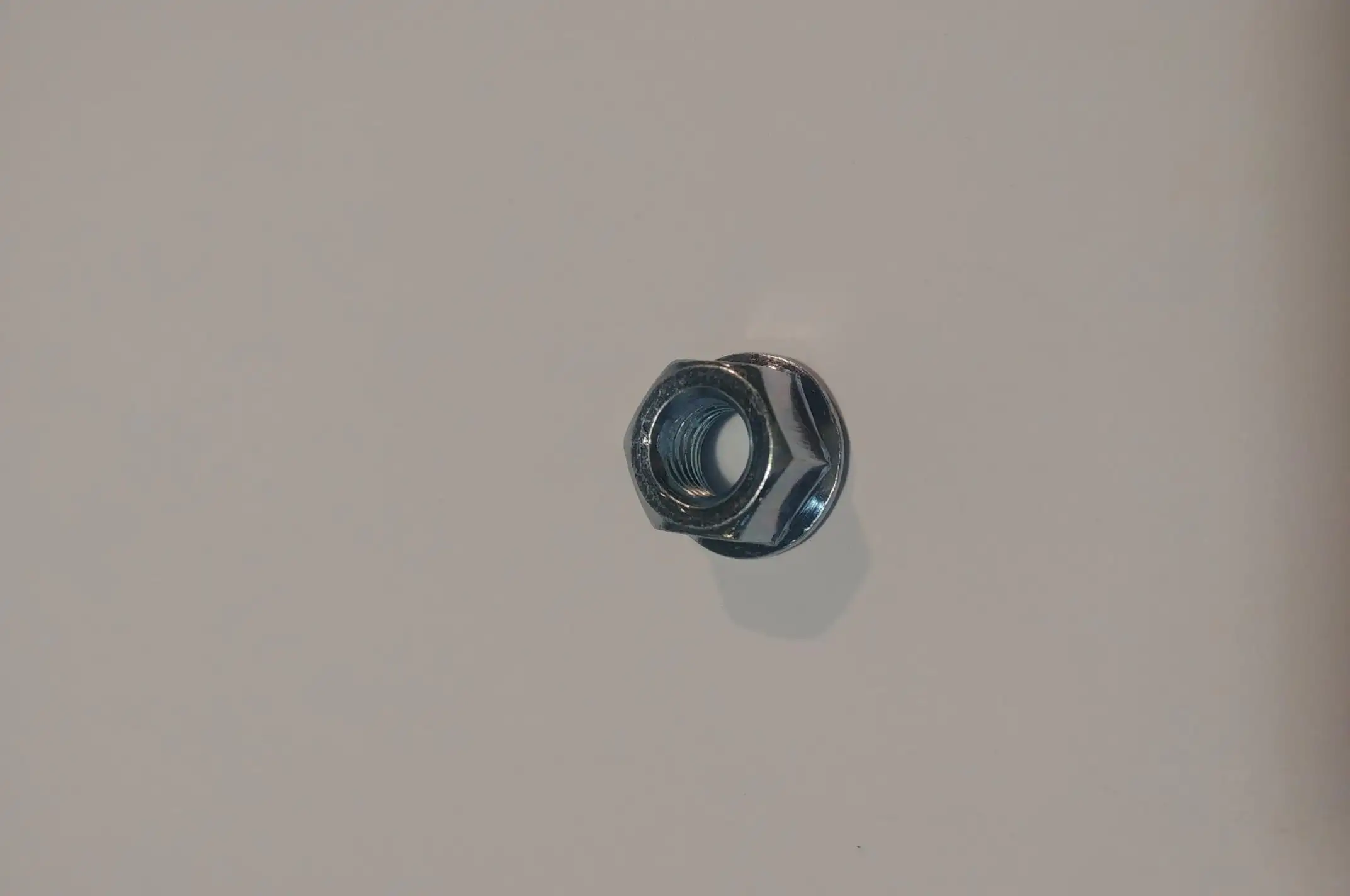 Гайка передней оси велосипеда УКРАИНА (наружный Ø-13mm, внутренний Ø-8mm)
