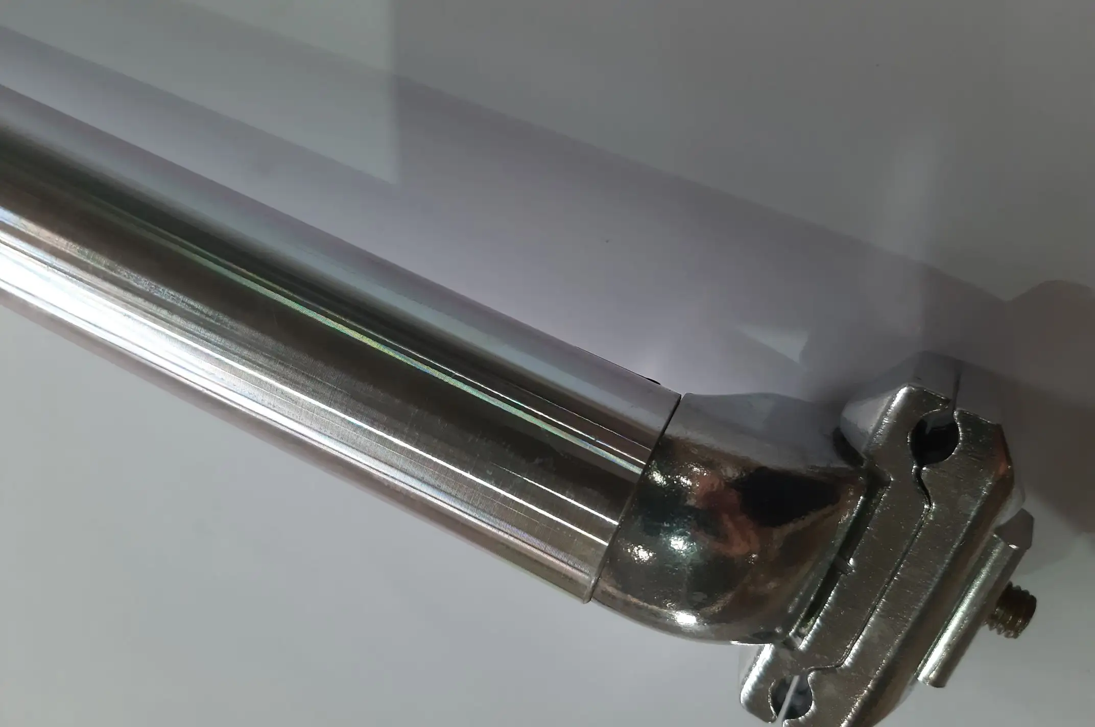 Подседельный штырь велосипеда (глагол) (L-270mm, D-30,0mm) (алюминий, белый) (+крепление хром) REKO