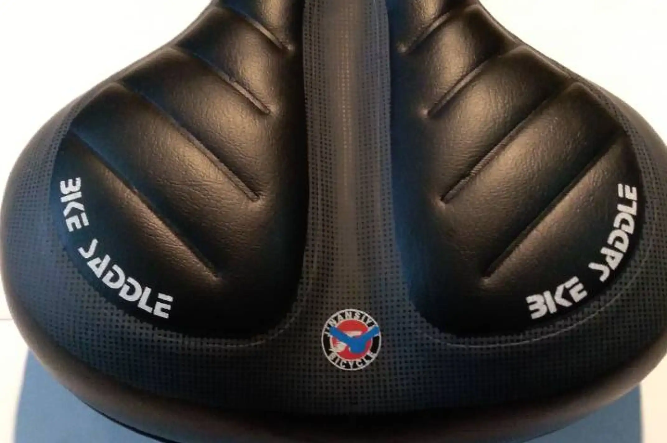 Седло велосипедное (mod:PRESS) (черное) YKX