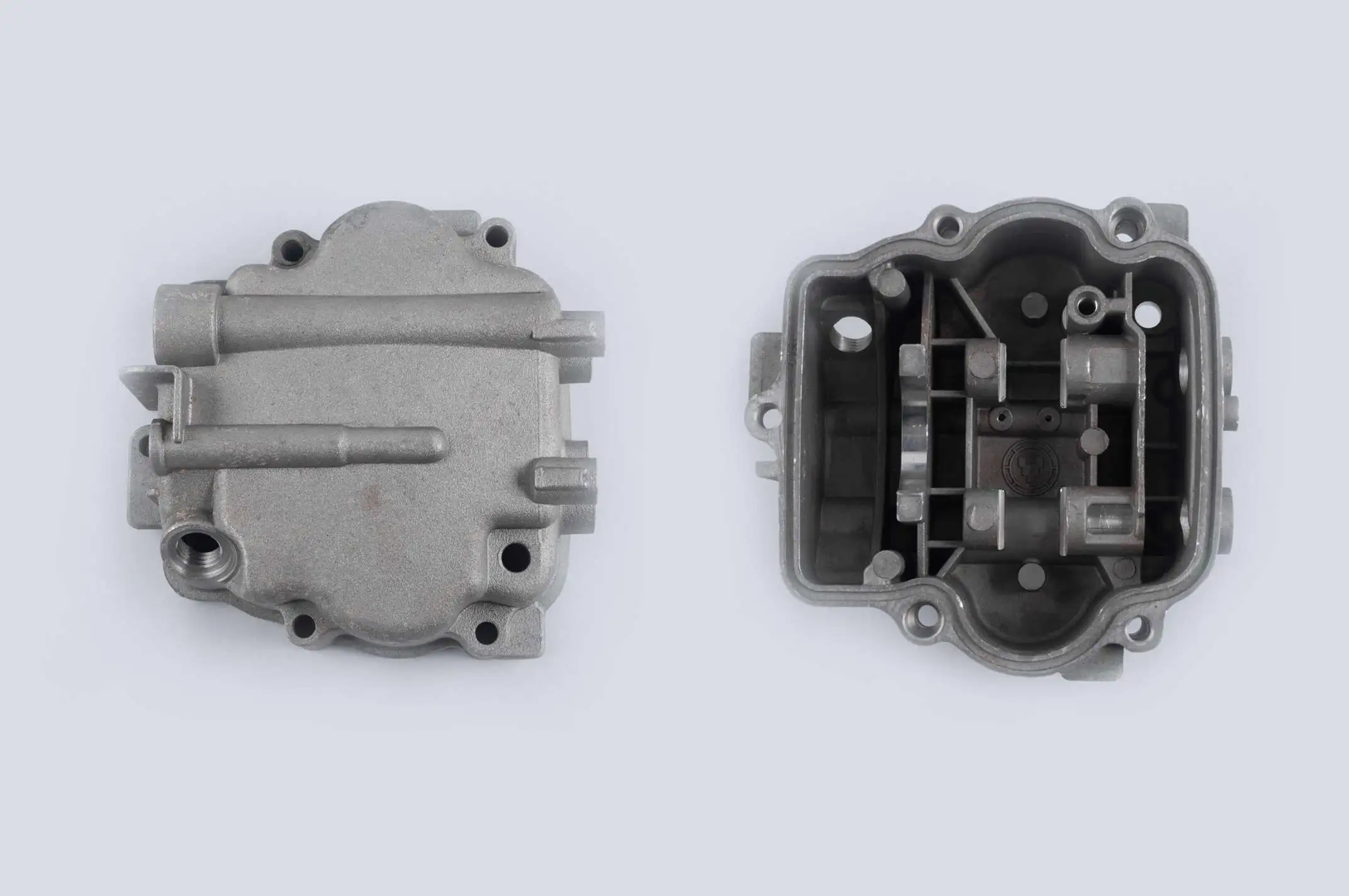 Крышка головки цилиндра   4T CH250   KOMATCU