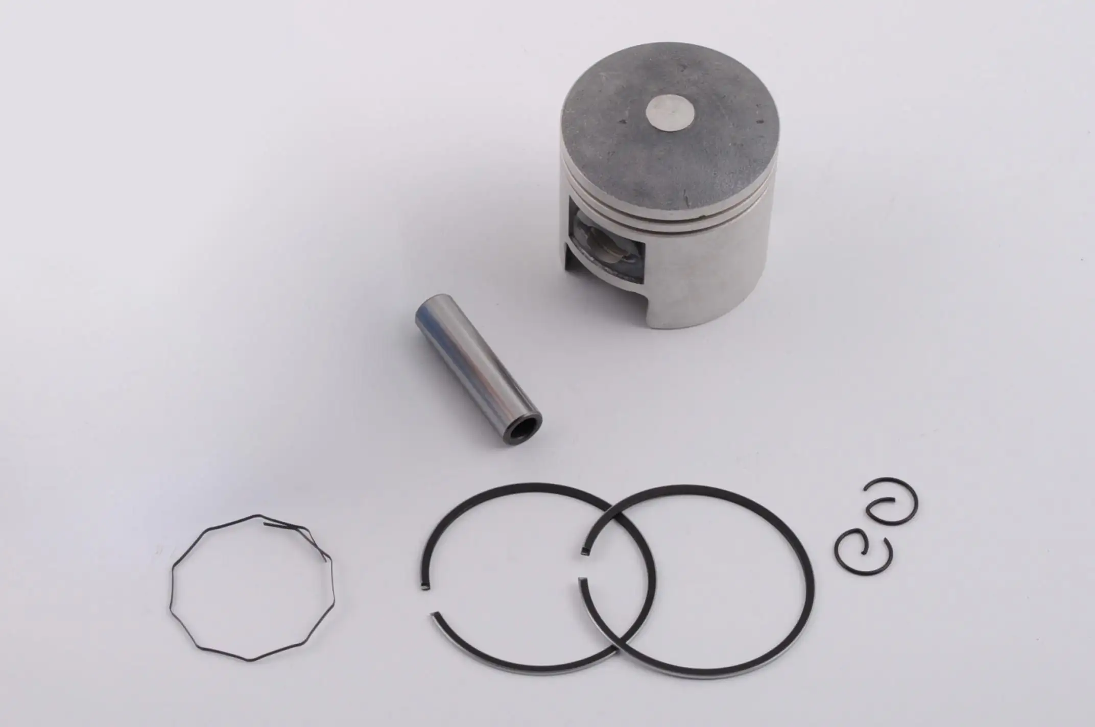 Поршень Suzuki AD 72 .STD (Ø47,00) SEE Taiwan NEW