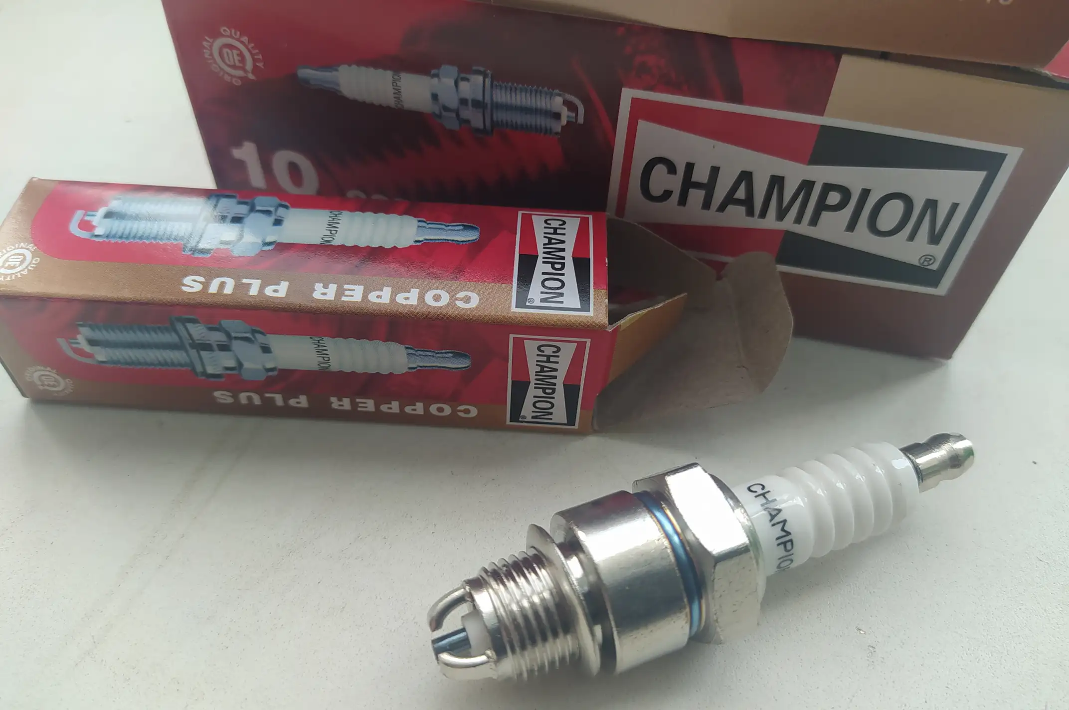 Свеча 3-х электродная E6TJC M14*1,25 12,7mm (2T 50-150cc) CHAMP