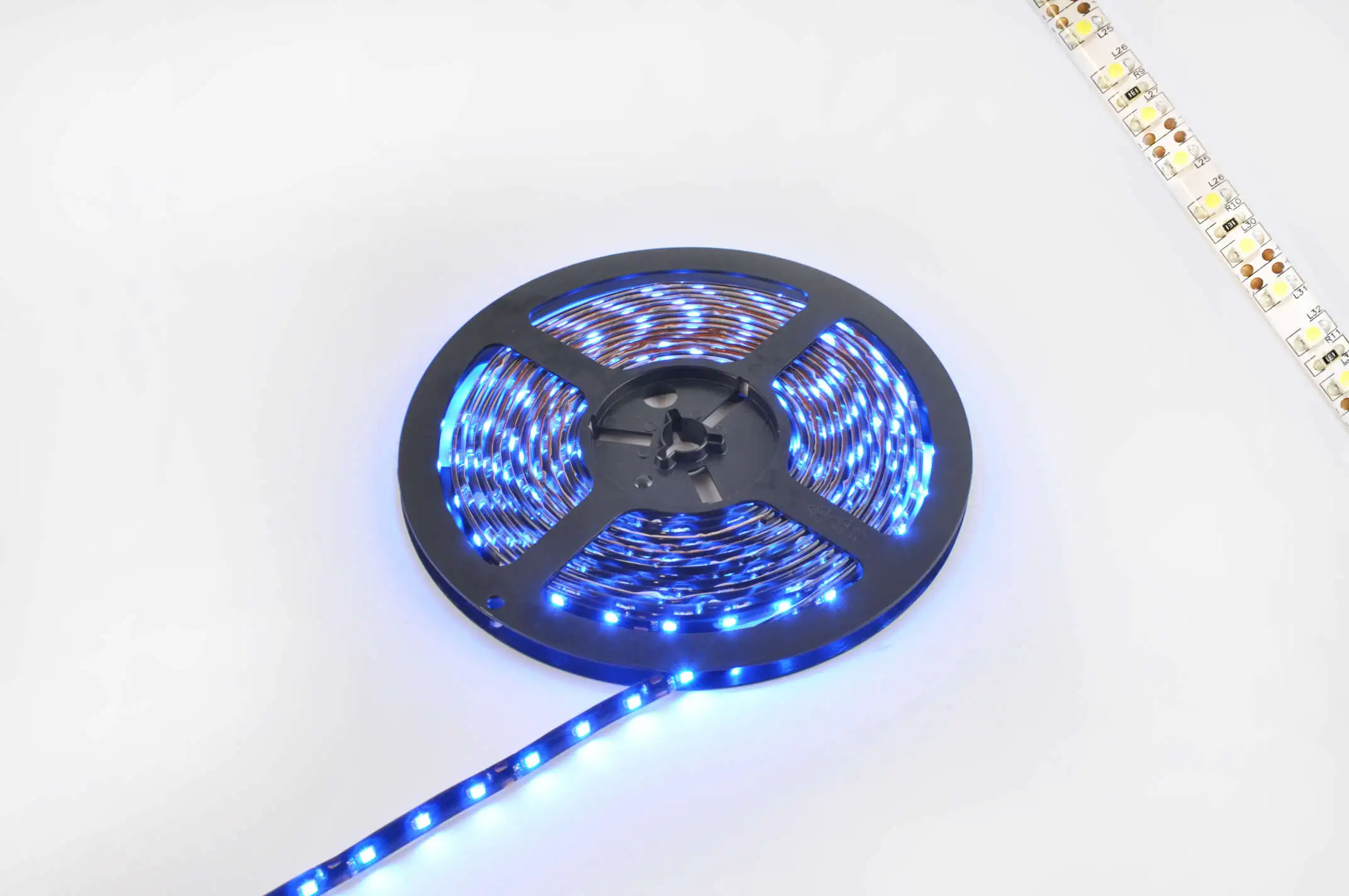Лента светодиодная SMD 3528   (синяя, влагостойкая, 60 крист/1м, бухта 5м)