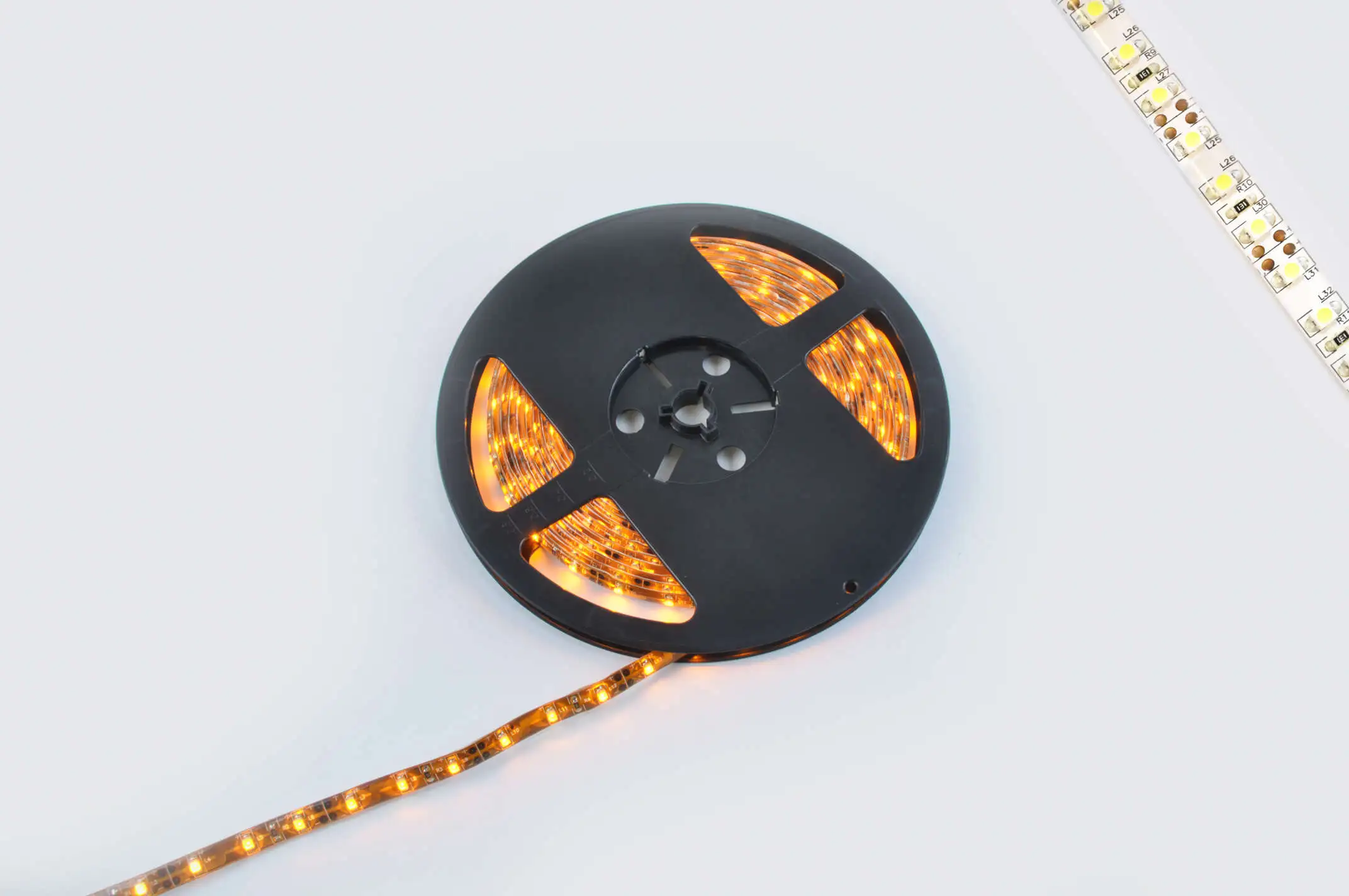 Лента светодиодная SMD 3528 (желтая, влагостойкая, 60 крист/1м, бухта 5м)