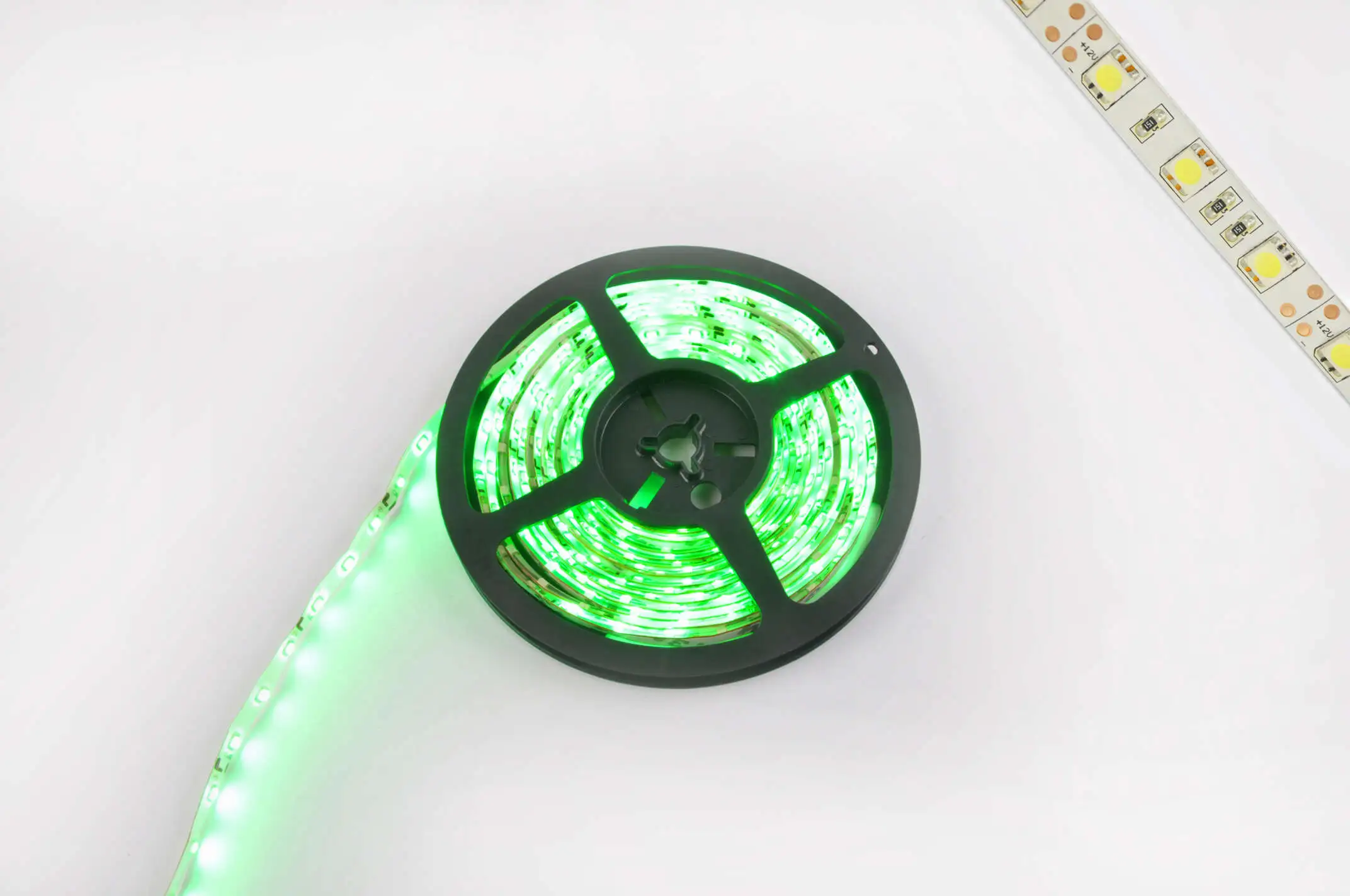 Лента светодиодная SMD 5050   (зеленая, влагостойкая, 60 крист/1м, бухта 5м)