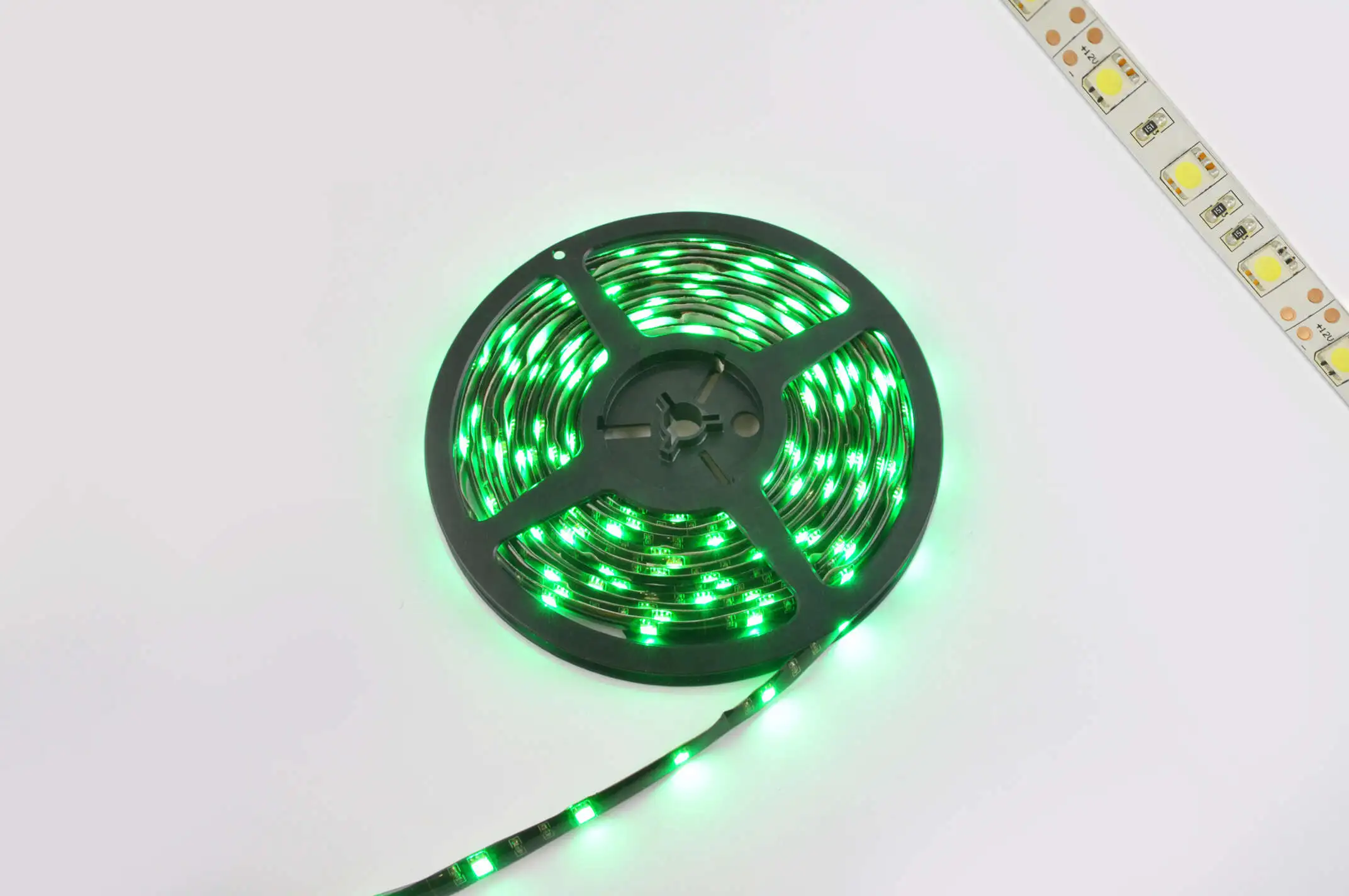 Лента светодиодная SMD 5050 (зеленая, влагостойкая, 30 крист/1м, бухта 5м)