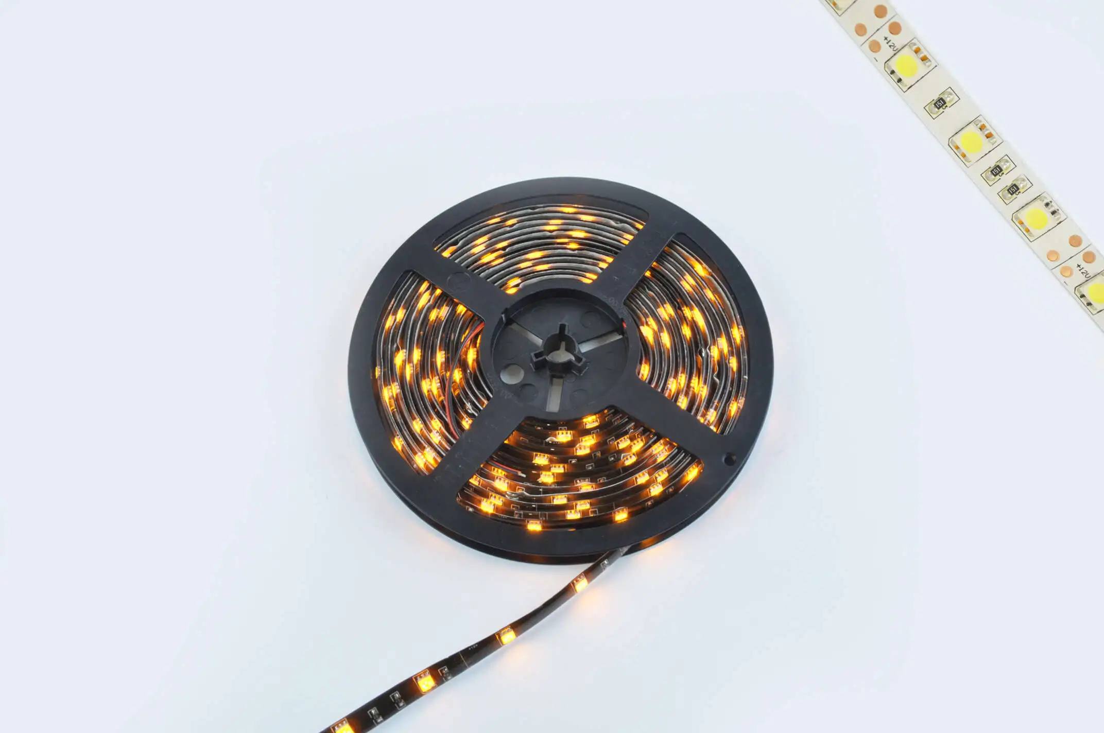 Лента светодиодная SMD 5050 (желтая, влагостойкая, 30 крист/1м, бухта 5м)