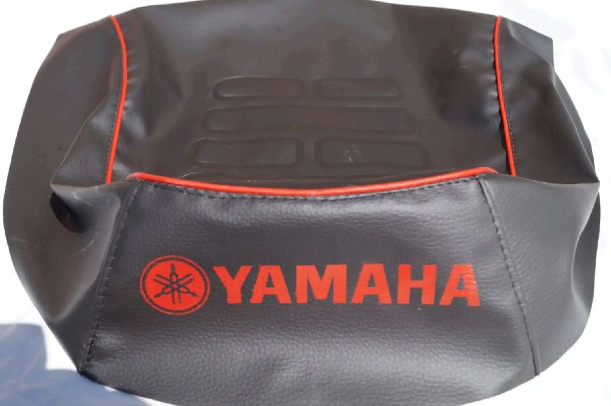 Чехол сиденья Yamaha JOG SA 01/04/08/12 (кожвинил, кант, надпись YAMAHA) (EURO) IGR
