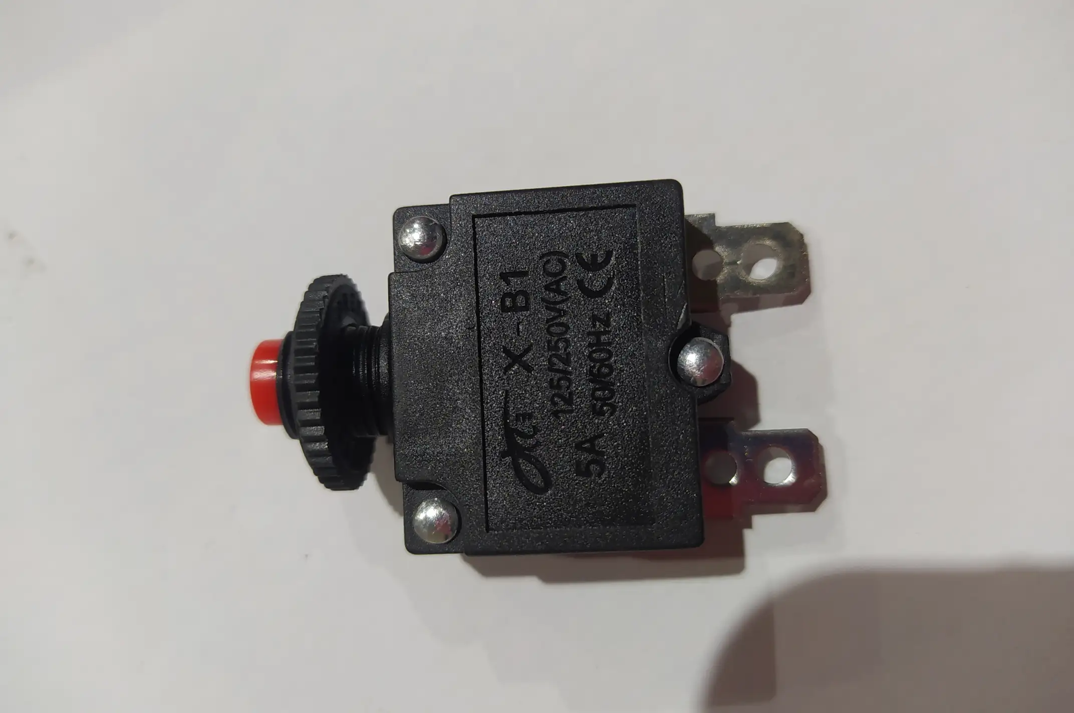 Выключатель бензогенератора   (12V, 5A)   ET-950   DIGGER
