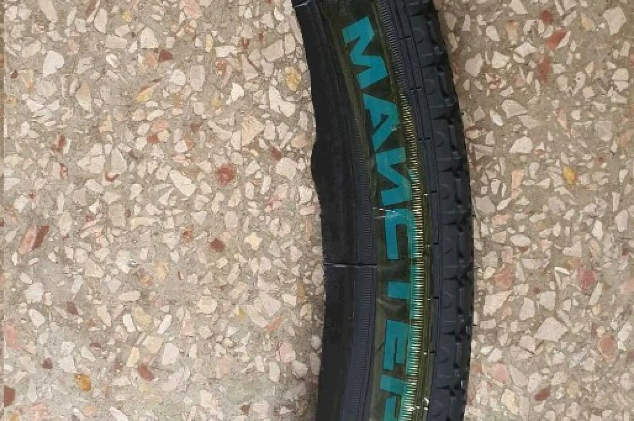 Велосипедная шина   28 * 1 5/8 x 1-3/4 (700 x 45C) VERE