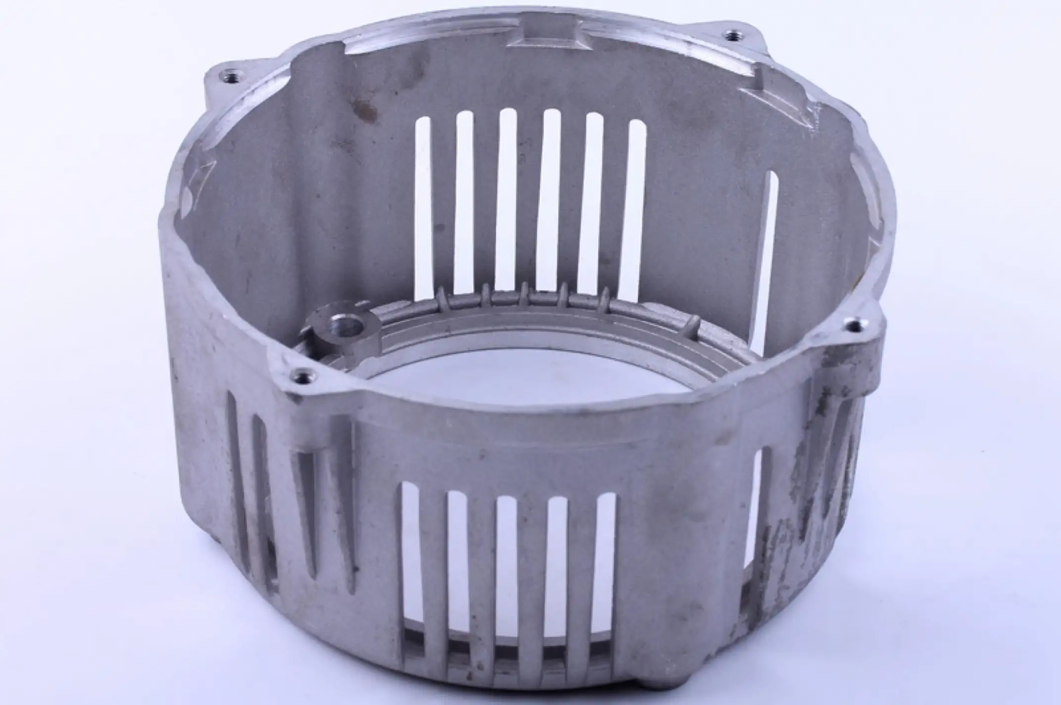 Крышка (левая) статора бензогенератора 178F GN 2-3,5 KW AMG