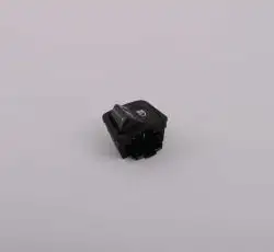 Кнопка руля (переключатель фары)  4T GY6 50-150   KOMATCU   (mod.A)